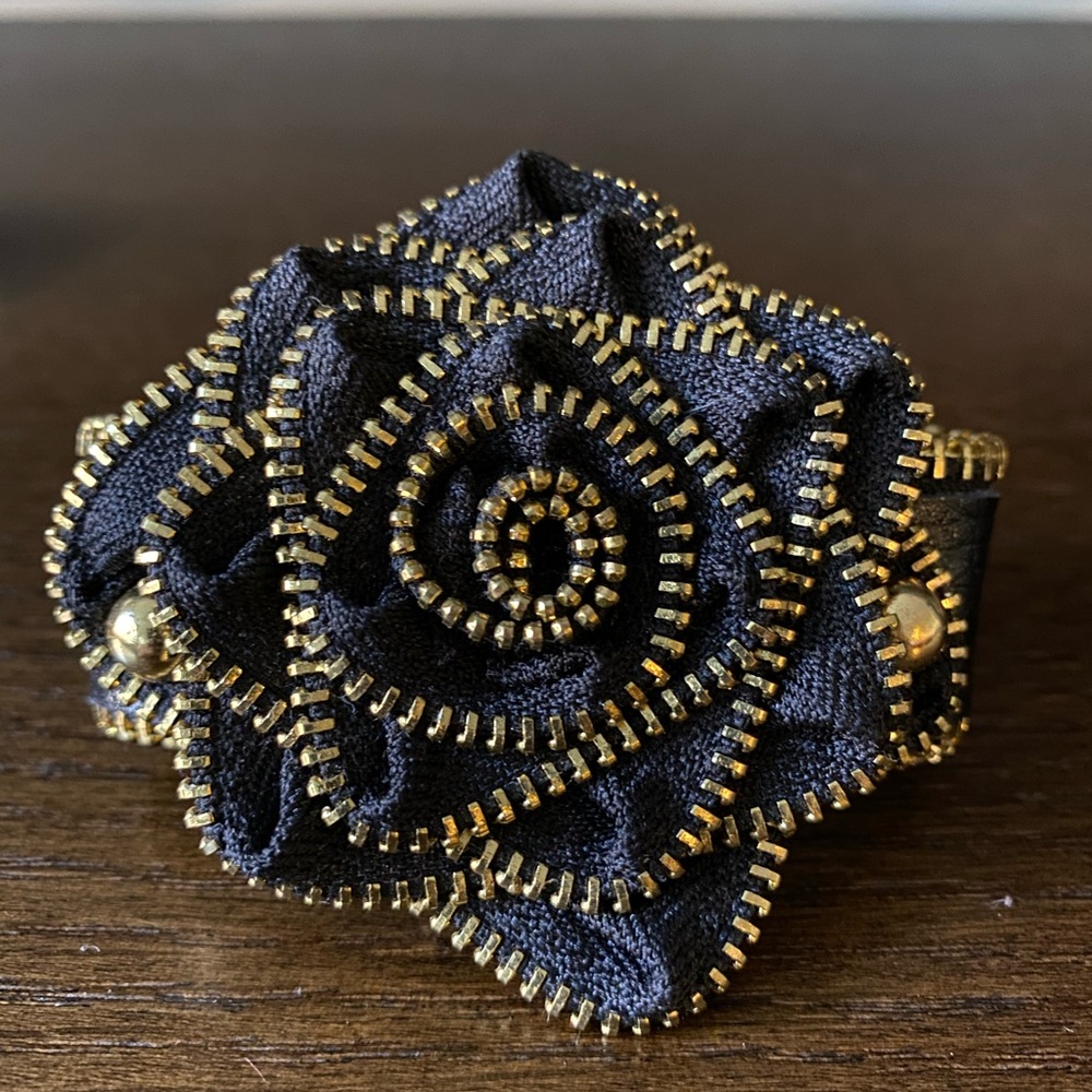 Zipper flower bracelet
